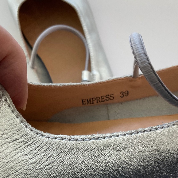 EMPRESS Australia Metallic Silver Square Tie Mary Jane Size EU 39 / 8 US NEW - Picture 7 of 12